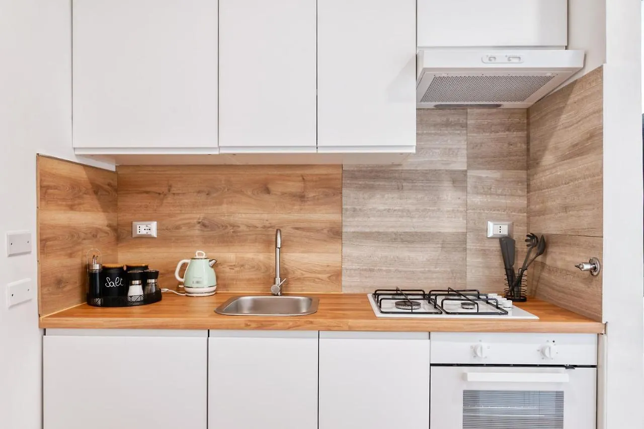 3 Rooms 3 Bathrooms - Lovely Apartment Close The Vatican Řím 0*,