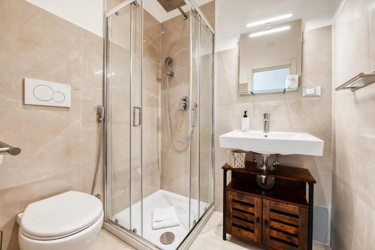 3 Rooms 3 Bathrooms - Lovely Apartment Close The Vatican Rome